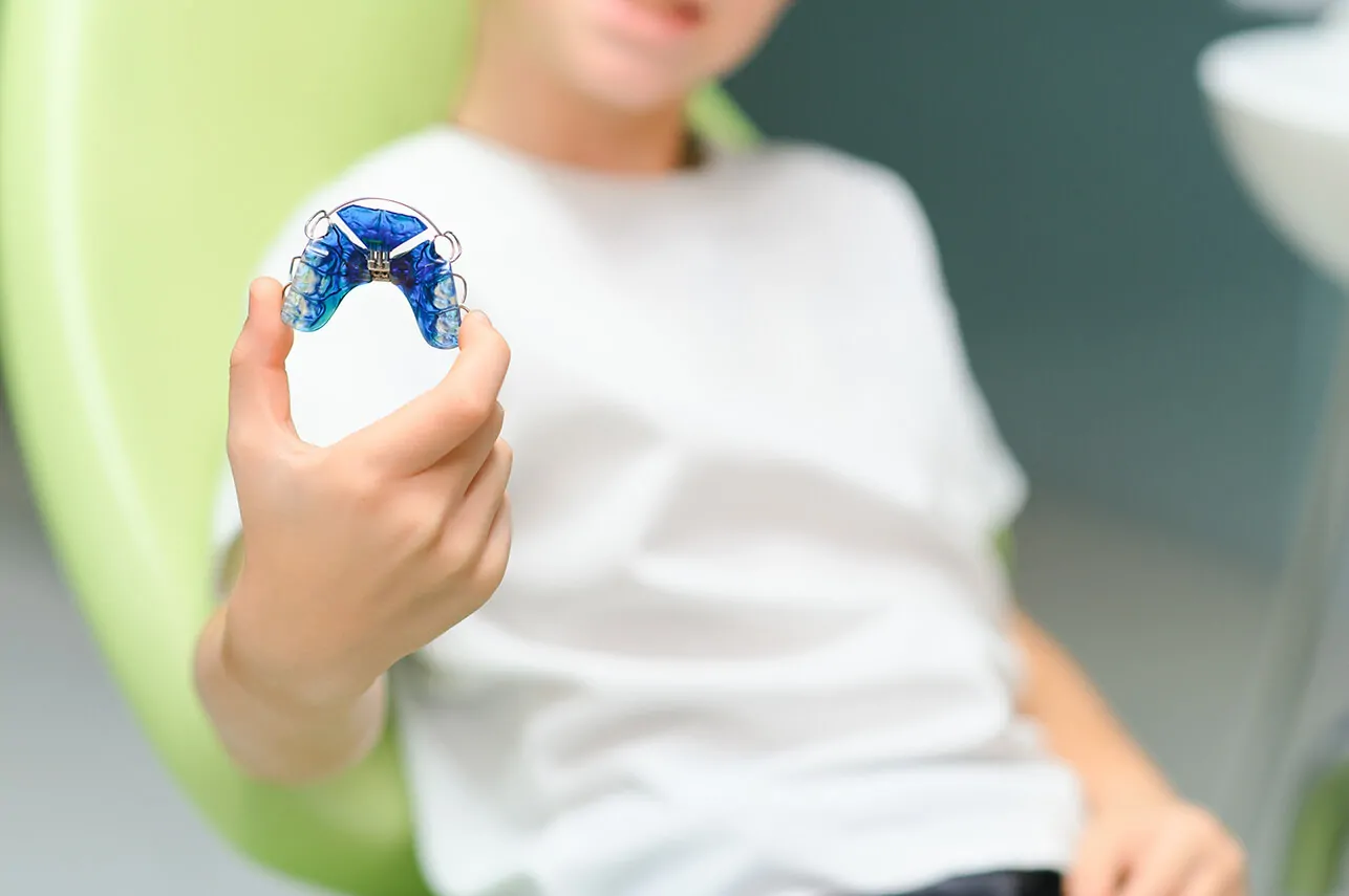 🏀 Sporcu Çocuklarda Ağız Koruyucu (Dişlik) Kullanımı ve Diş Travmalarını Önleme Yolları